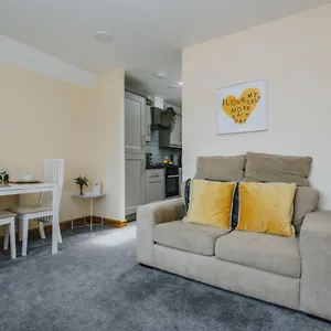 Apartment Cosy 2nd Floor - King Size Bed & Free Parking, Nottingham