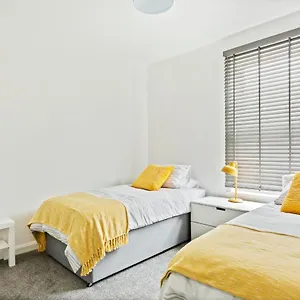 Villa Spacious & Entire, Nottingham